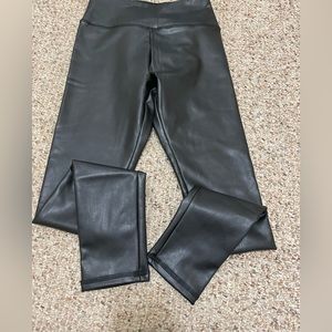 Hollister ULTRA HIGH-RISE VEGAN LEATHER LEGGINGS